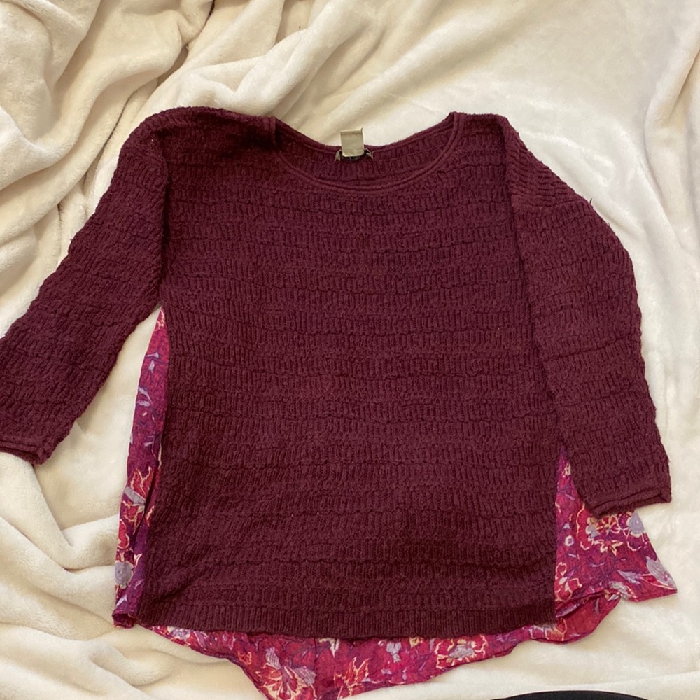 Lucky maroon sweater with flower back